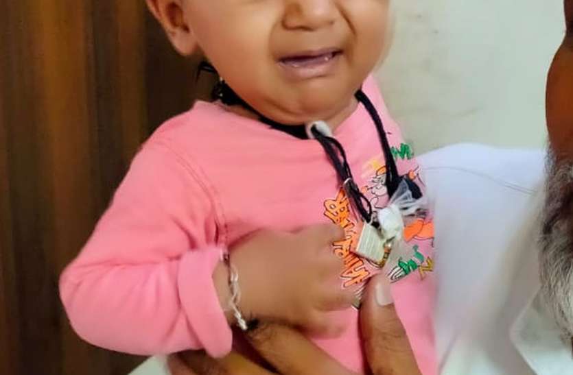 12 दिनों से मां के दूध का इंतजार कर रहा है पांच माह मासूम 12 दिनों से मां के दूध का इंतजार कर रहा है पांच माह मासूम
