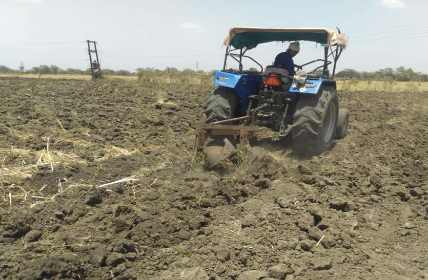 Farmers engaged in preparation for Kharif crop खरीफ फसल की तैयारियों में जुटे किसान