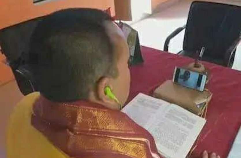 Now the centuries-old Gurukul tradition in Kashi is also online, two centuries of meeting between lockdowns Now centuries old Gurukul tradition is also online in Kashi, students are getting education of Vedas