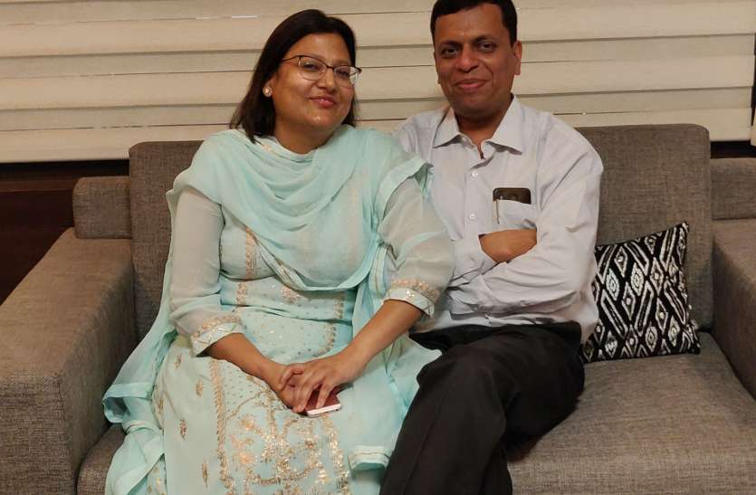 जीवन रेखा हॉस्पिटल के डायरेक्टर डॉ. नीरज अग्रवाल और डॉ. मीनाक्षी अग्रवाल हम लोगों ने घर की बालकनी तो बड़ी-बड़ी बना ली, लेकिन बैठने के लिए वक्त नहीं, लॉकडाउन में पहली बार बालकनी में बैठना एन्जॉय किया