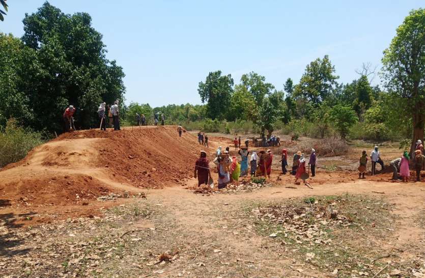 MNREGA: more than 40 thousand workers got employment मनरेगा: 40 हजार से अधिक श्रमिकों को मिला रोजगार