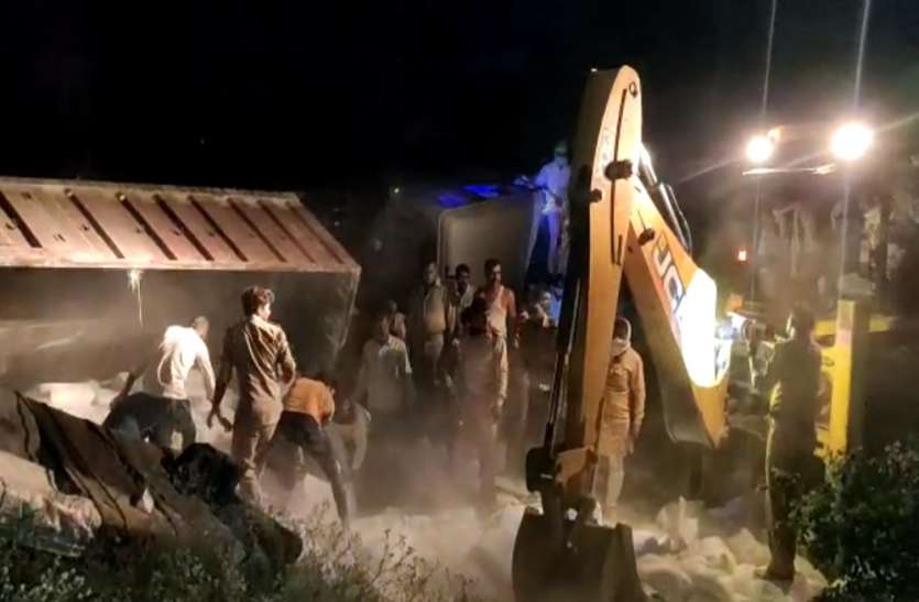 औरैया हादसे से दुखी सीएम योगी, मृतकों के परिजन को 2-2 लाख रुपए व घायलों को 50 हजार रुपए की मदद औरैया हादसे से दुखी सीएम योगी, मृतकों के परिजन को 2-2 लाख रुपए व घायलों को 50 हजार रुपए की मदद