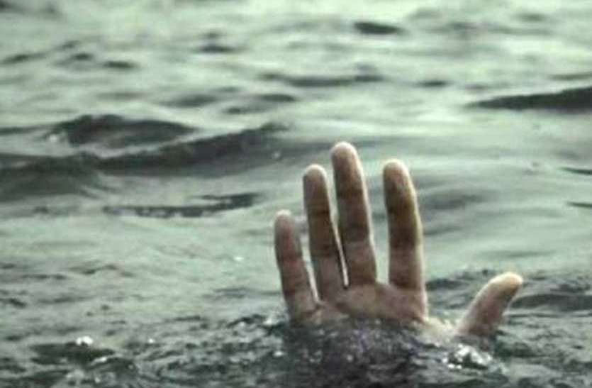 अलियार नदी में डूबने से मां व दो बेटियों की मौत अलियार नदी में डूबने से मां व दो बेटियों की मौत