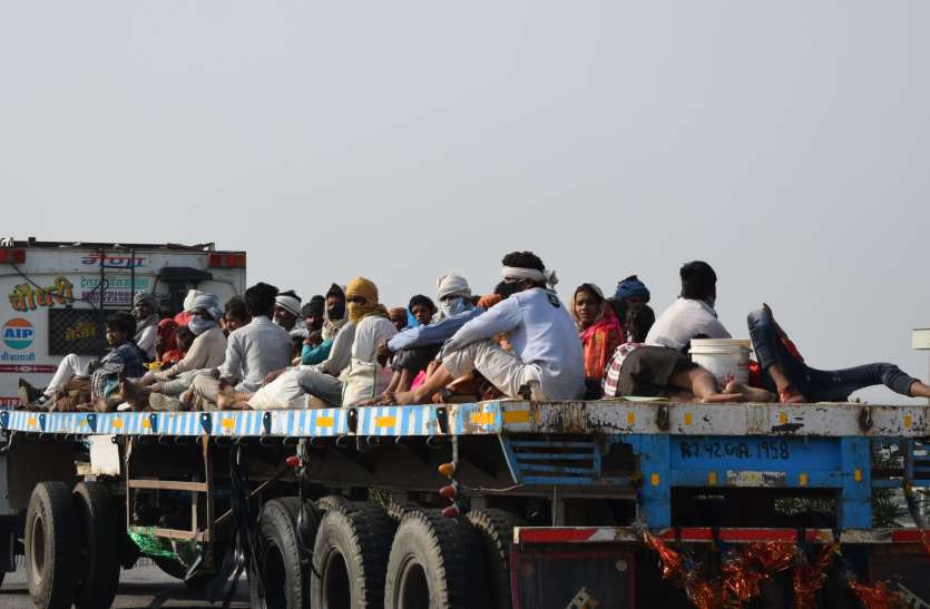 Government claims proving ineffective, migrant workers in trouble बेअसर साबित हो रहे सरकार के दावे,परेशानियों में प्रवासी श्रमिक