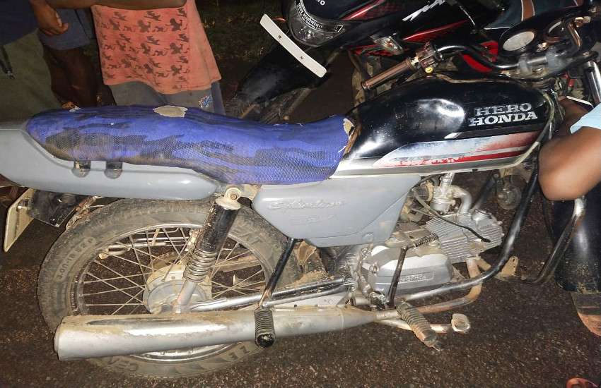 हथियार की नोक पर शो रूम मालिक को लूटने का प्रयास, पुलिस ने तीन आरोपियों को दबोचा