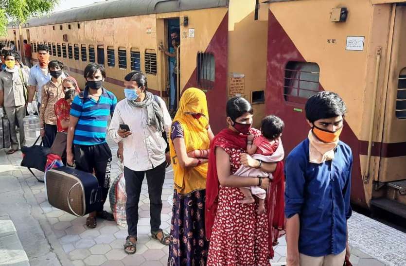 jalor.jpg दक्षिण भारत के मैंगलोर से स्पेशल ट्रेन में राजस्थान पहुंचे प्रवासी श्रमिक, चेहरे पर नजर आई खुशी