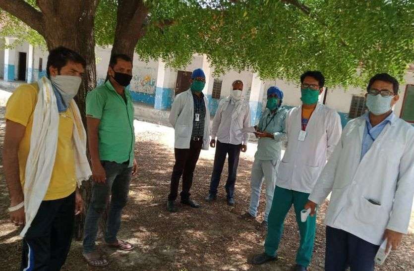 राजस्थान के पहले हॉट स्पाट क्षेत्र से इस गांव में आए 8 लोग, दशहत में ग्रामीण राजस्थान के पहले हॉट स्पाट क्षेत्र से इस गांव में आए 8 लोग, दशहत में ग्रामीण