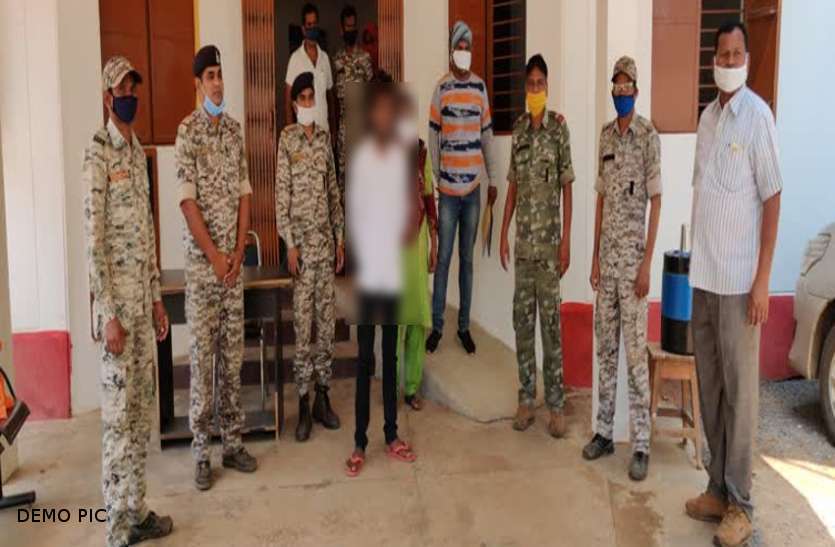 हथियार की नोक पर शो रूम मालिक को लूटने का प्रयास, पुलिस ने तीन आरोपियों को दबोचा हथियार की नोक पर शो रूम मालिक को लूटने का प्रयास, पुलिस ने तीन आरोपियों को दबोचा