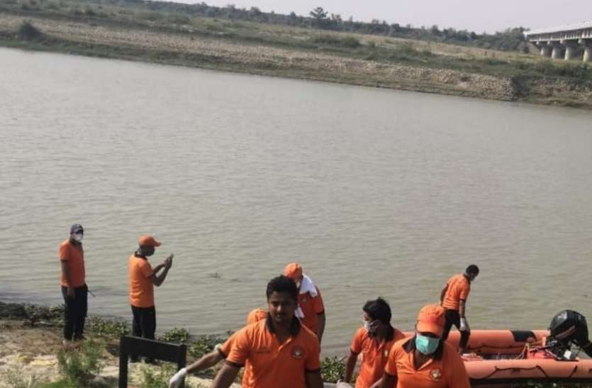 एसडीअर मोबाइल पर बात करते-करते पुल से राप्ती नदी में गिरी युवती, SDRF ने किया रेस्क्यू, एक घंटे बाद मिली लाश