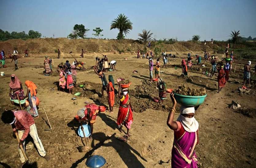 nrega.jpg लॉकडाउन 3.0 में मनरेगा कार्यों से राहत, बस्तर में 31397 ग्रामीणों को रोजगार