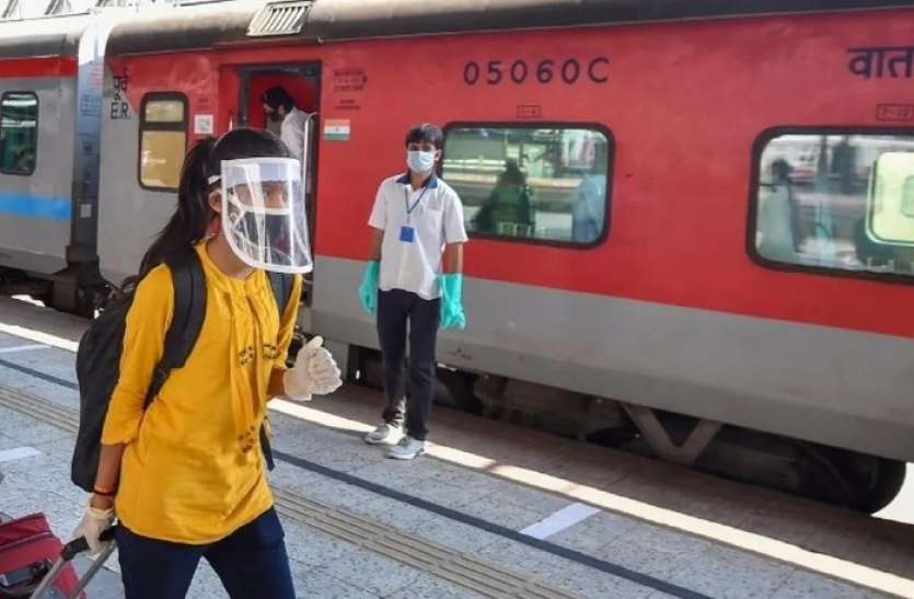 passenger_train_delhi_to_bengluru.jpg AC ट्रेनों में टिकट के लिए रेलवे ने बदल दिया है नियम, जान लें क्या है नया नियम