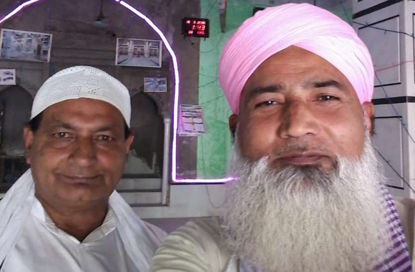 सादगी से त्यौहार मनाते हुए ये काम जरूर करें, पेश इमाम ने की भावात्मक अपील सादगी से त्यौहार मनाते हुए ये काम जरूर करें, पेश इमाम ने की भावात्मक अपील