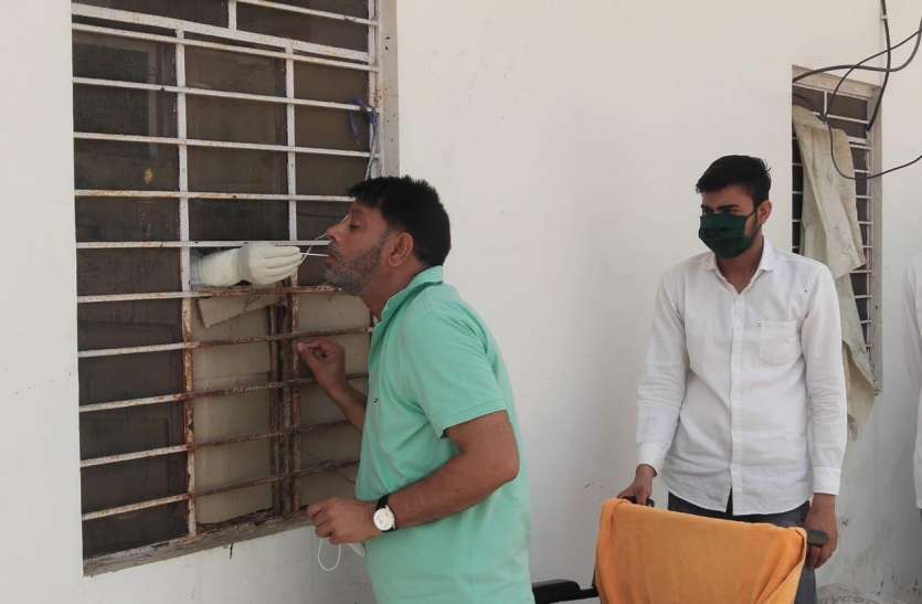 महुवा विधायक को किया होम क्वारंटीन, लिया सैम्पल महुवा विधायक को किया होम क्वारंटीन, लिया सैम्पल