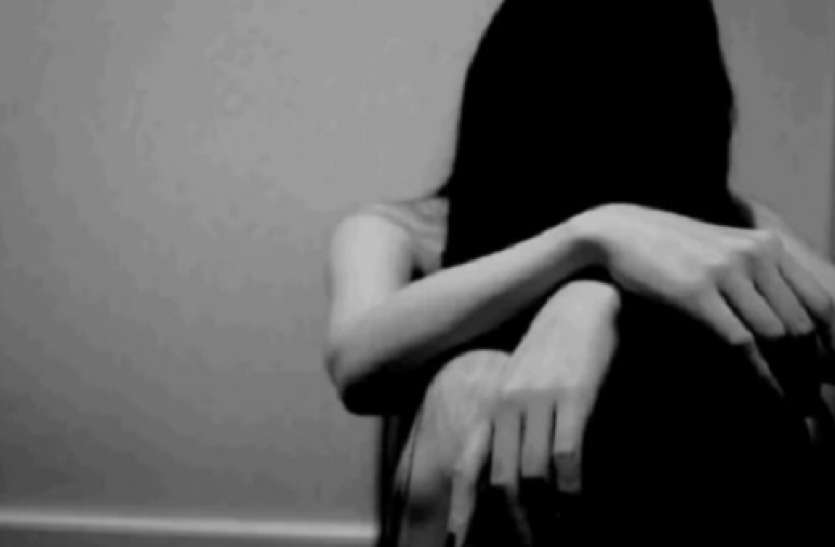 rape.jpg Meerut: सैनिटाइजर की बोतल बनाने वाली फैक्ट्री के मालिक ने महिला कर्मी का रेप कर बनाई वीडियो