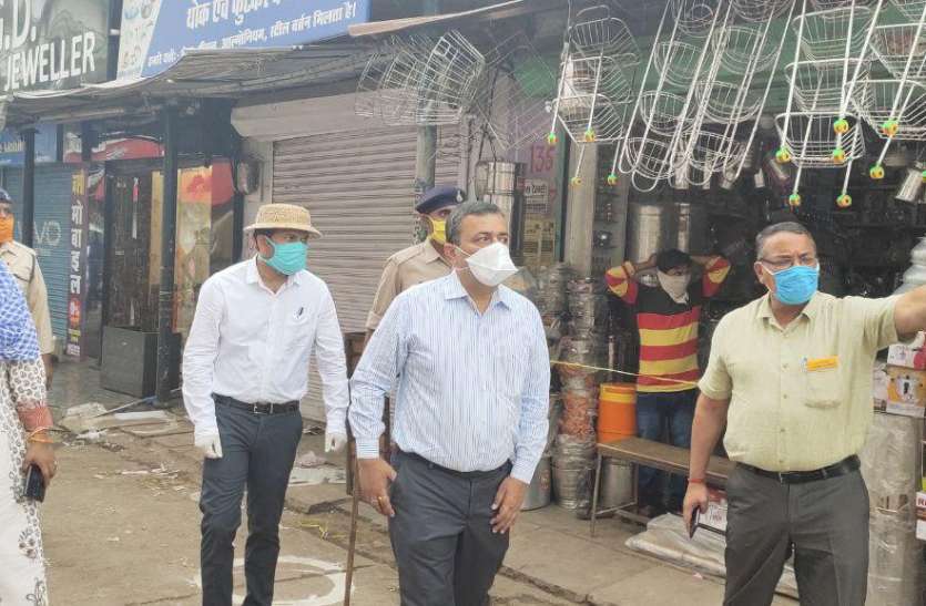 Collector visited the market of the city, gave understanding to the tr कलेक्टर ने भ्रमण कर लिया शहर के बाजार का जायजा, व्यापारियों को दी समझाइस