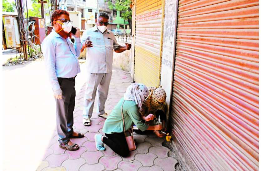 Ration shop sealed for selling substandard rice, license suspended,Ration shop sealed for selling substandard rice, license suspended घटिया चावल बेचने पर राशन दुकान सील, लाइसेंस निलंबित