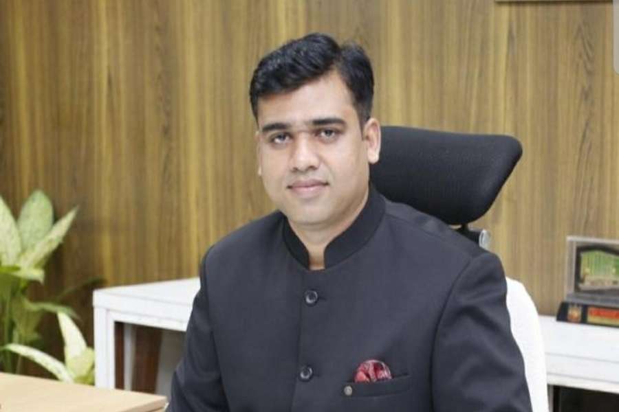 एक टेक्नीशियन ने बनाया सेंसर युक्त हैंड सेनिटाइजर