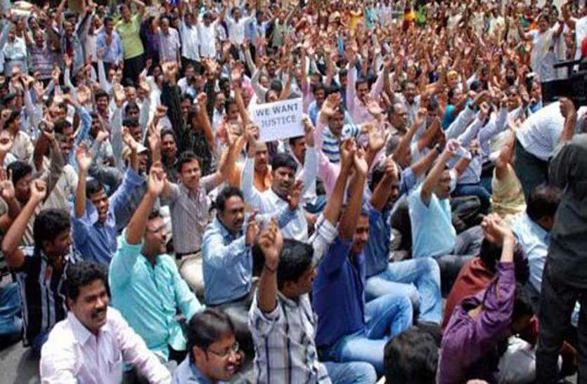 पदोन्नति नई, कायदे पुराने, गेंद सरकार के पाले में पदोन्नति नई, कायदे पुराने, गेंद सरकार के पाले में