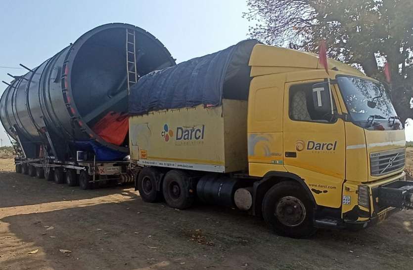 भारी भरकम ट्रोले ने कोटा में किया प्रवेश, गर्मी में गुजारना पड़ेगी रात ! भारी भरकम ट्रोले ने कोटा में किया प्रवेश, गर्मी में गुजारना पड़ेगी रात !