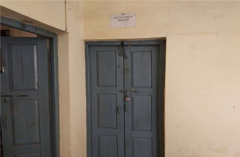 Irregularities in agricultural produce market नहीं आते सचिव, सुरक्षा गार्डों के भरोसे चल रही मंडी