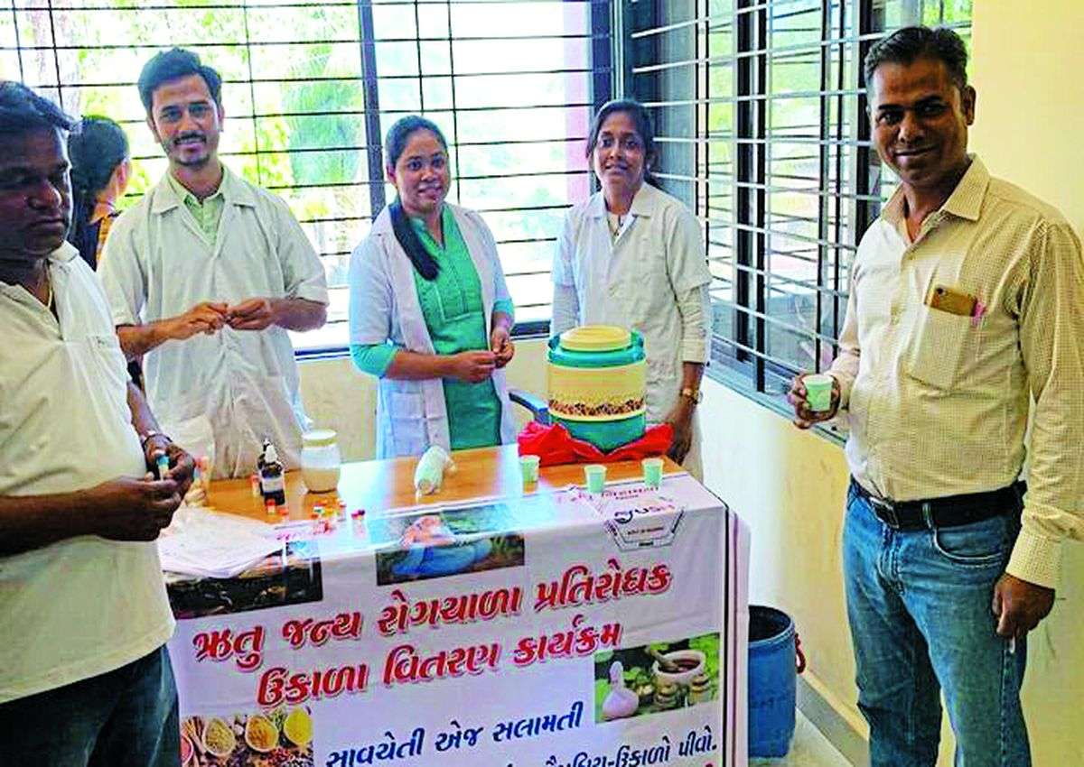 राज्य की सीमा पर वाहनों की लगी कतार