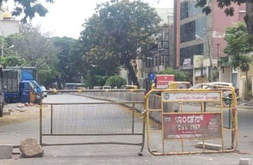 bangalore लॉकडाउन के बावजूद बाहर घूम रहे लोगों ने पुलिस पर किया हमला