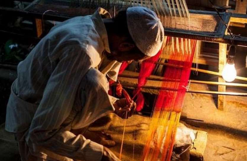 Weavers अब बुनकरों को भी मिलेगा एक हजार रुपया महीना, जल्द करना होगा आवेदन