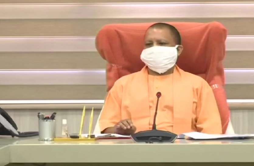 UP CM Yogi Adityanath holds meeting with officials over Auraiya accident Auraiya accident: एक्शन में Yogi Adityanath, दो SHO निलंबित, एसएसपी, आईजी और एडीजी से मांगी रिपोर्ट
