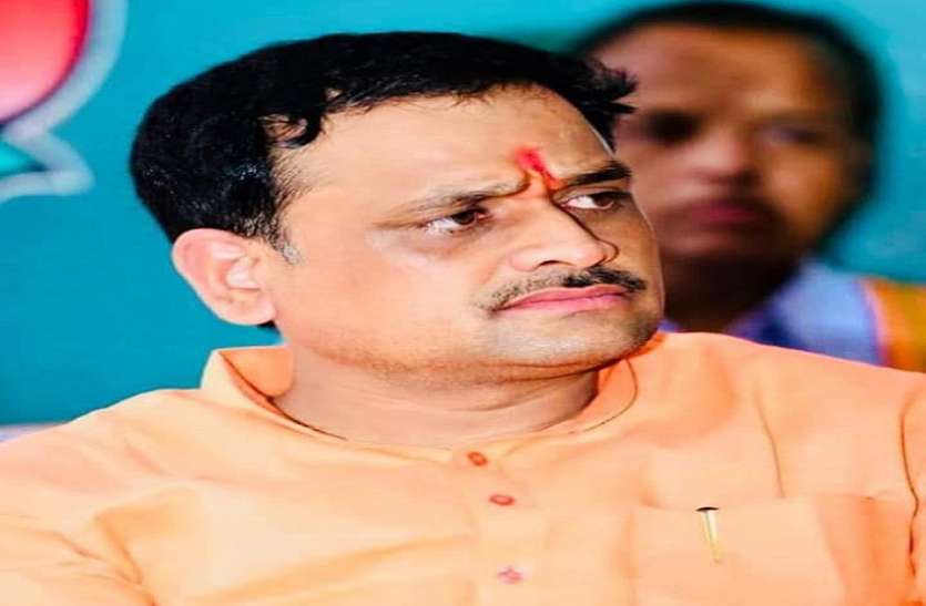 bjp meeting in gwalior संभागीय संगठन मंत्री से मिला विरोधी खेमे का प्रतिनिधि