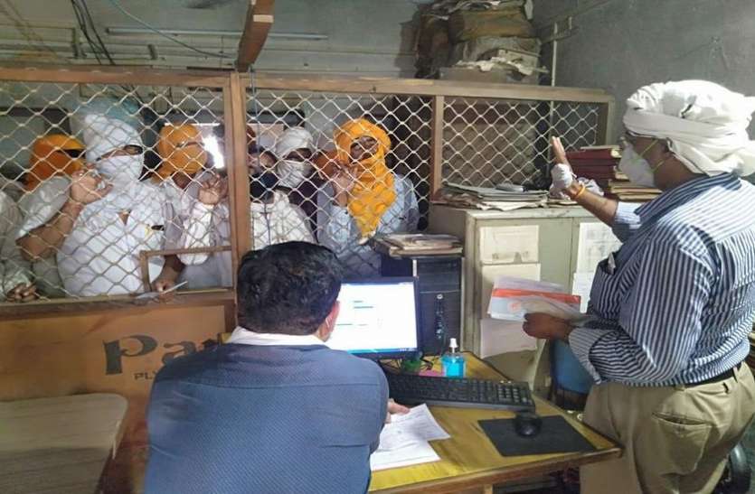 , किसानों को नहीं हो रहा गेहूं का पूरा भुगतान
