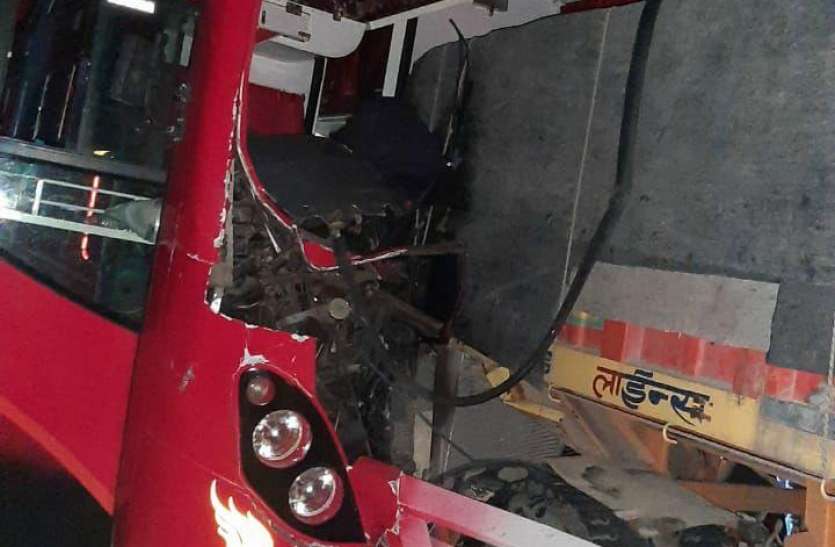 Worker going home from Telangana died in road accident तेलंगाना से चलकर घर जा रहे मजदूर की सड़क हादसे में मौत