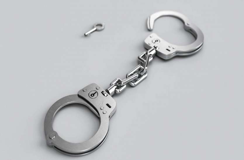 Three accused of robbery arrested लूट के तीन आरोपियों को किया गिरफ्तार