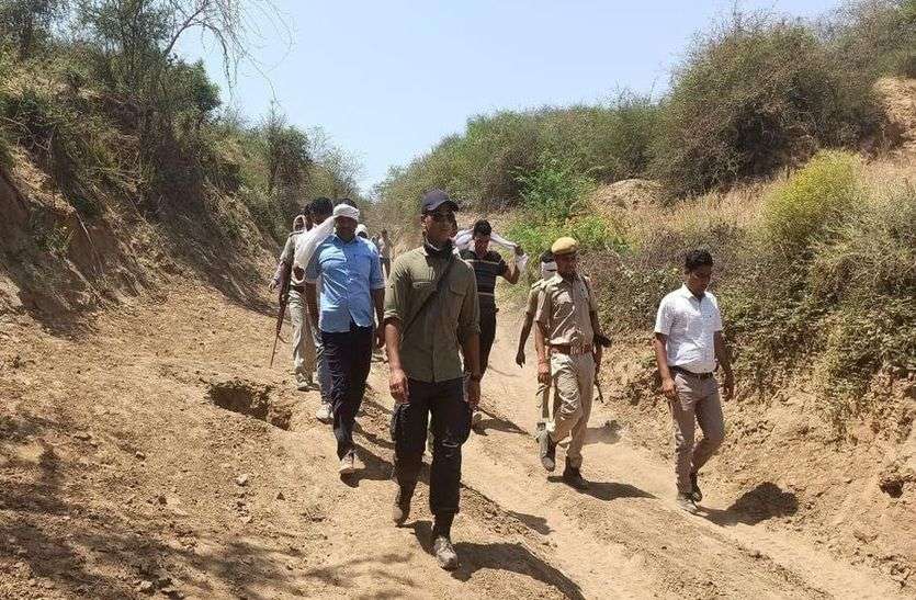 Police in search of dacoit Keshav and Baiju active in Dang डांग में सक्रिय डकैत केशव व बैजू की तलाश में जुटी पुलिस