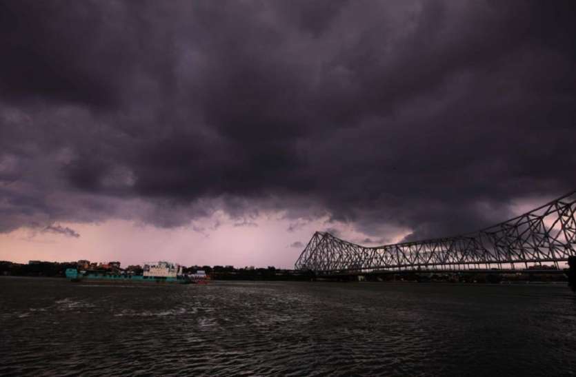 West Bengal: भीषण महाचक्रवात से महाविनाश का अंदेशा West Bengal: भीषण महाचक्रवात से महाविनाश का अंदेशा
