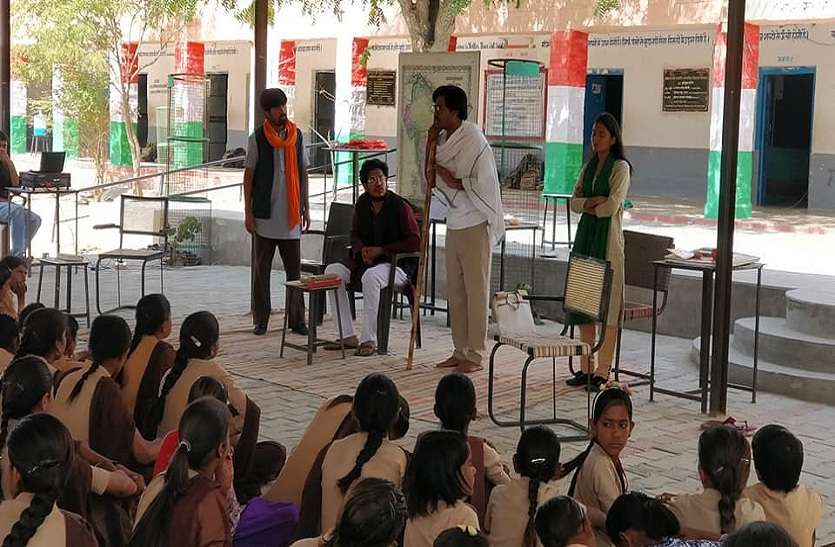 'सामाजिक बदलाव में रंगमंच' विषय पर 25 यंग एक्टर्स को मिलेगी फैलोशिप 'सामाजिक बदलाव में रंगमंच' विषय पर 25 यंग एक्टर्स को मिलेगी फैलोशिप