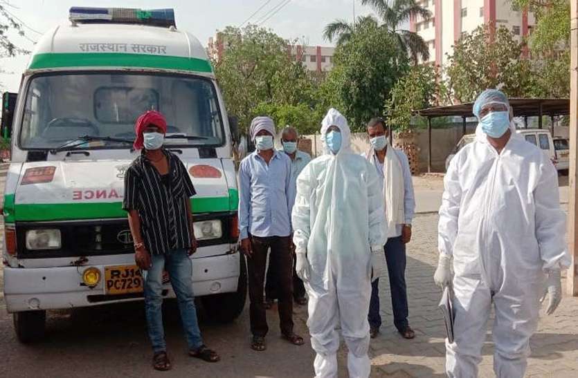 Corona Patient Funeral संक्रमित शव लेकर कई घंटे घूमती रही एंबुलेंस, कर्फ्यू के बीच आधी रात को किया दाह संस्कार