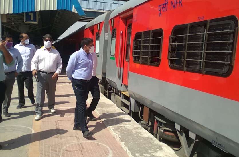 1426 यात्रियों को लेकर लालगढ़ रेलवे स्टेशन से बिहार केे लिए ट्रेन रवाना 1426 यात्रियों को लेकर लालगढ़ रेलवे स्टेशन से बिहार केे लिए ट्रेन रवाना