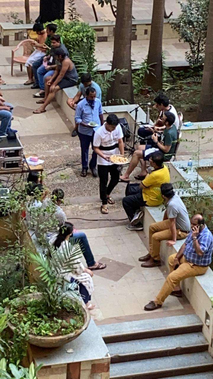 लॉकडाउन के दौरान हाउसिंग सोसायटी समोसा पार्टी, दो गिरफ्तार
