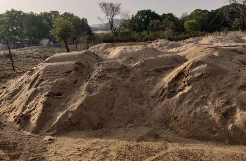 Singrauli Collector allows contractors to store sand रेत भंडारण की मिली छूट, ठेकेदारों को बड़ी राहत