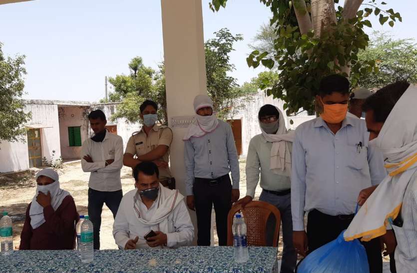 विधायक ने जरुरतमंद 936 लोगों को बांटी राशन किट विधायक ने जरुरतमंद 936 लोगों को बांटी राशन किट