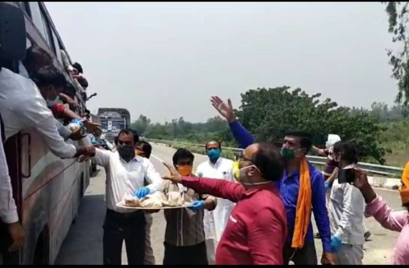 img-20200520-wa0005.jpg Ground Report: रामपुर के सपा सांसद व विधायक जेल में, पार्टी कार्यकर्ता हुए गायब, वोट देने वाली जनता को पूछने वाला कोई नहीं