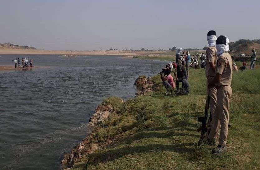 Chambal was hit by expensive youth drowned while taking bath चम्बल में अठखेलियां पड़ी महंगी नहाते समय डूबा युवक