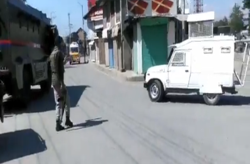 पुलवामा हमले में पुलिसकर्मी शहीद, इधर पकड़े गए 3 आतंकी पुलवामा हमले में पुलिसकर्मी शहीद, इधर पकड़े गए 3 आतंकी
