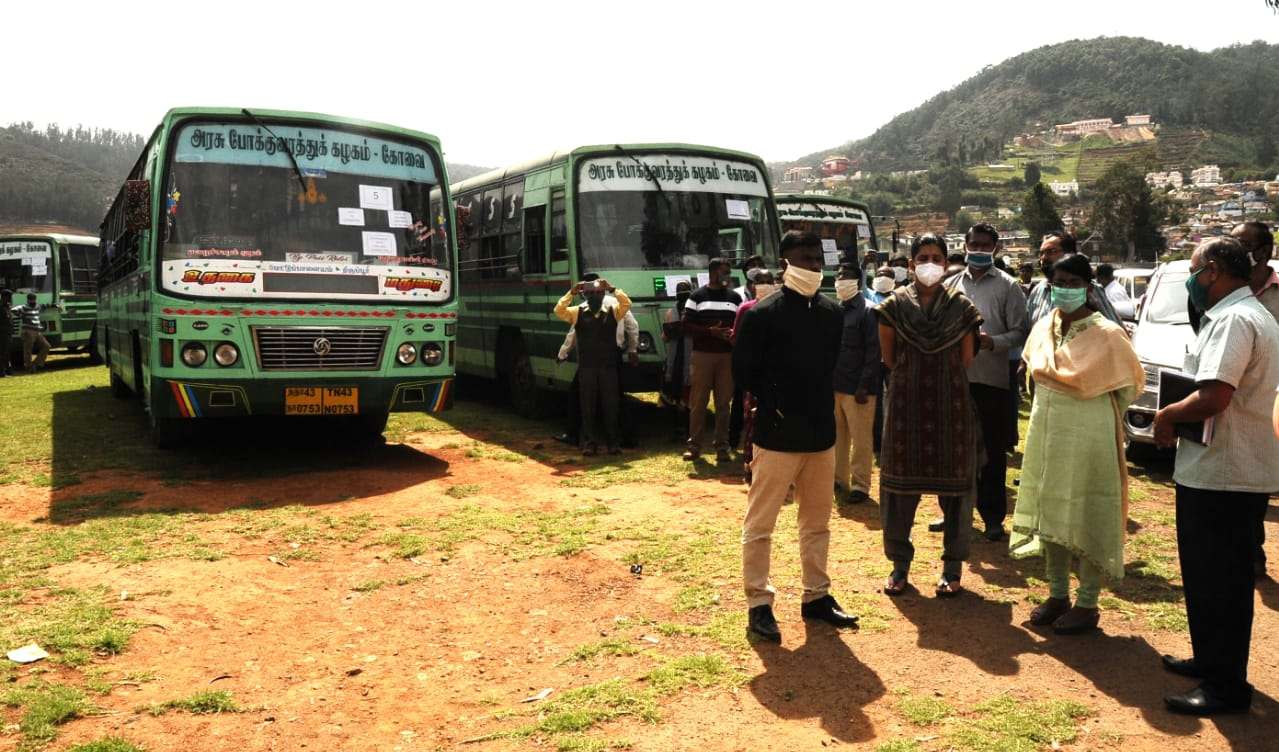 पुलिस ने काढ़ा वितरित किया