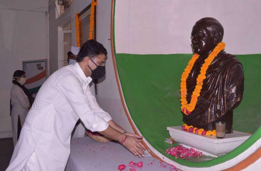 किसी की मदद लेने से कोई छोटा नहीं होता किसी की मदद लेने से कोई छोटा नहीं होता