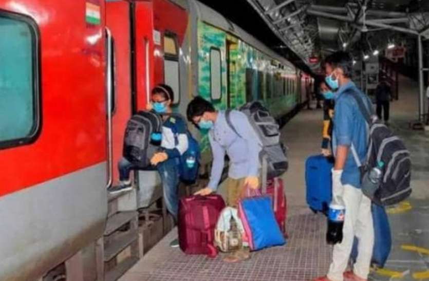 Train रेलवे ने खाना, बेड शीट और कंबल के लिए बनाए हैं नए नियम, परेशानी न हो इसलिए जान लें...