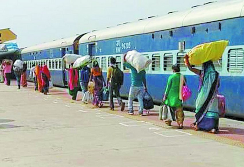 Migrant laborers stranded in Rohtak and Katra reached Chhatarpur by Shramik Express