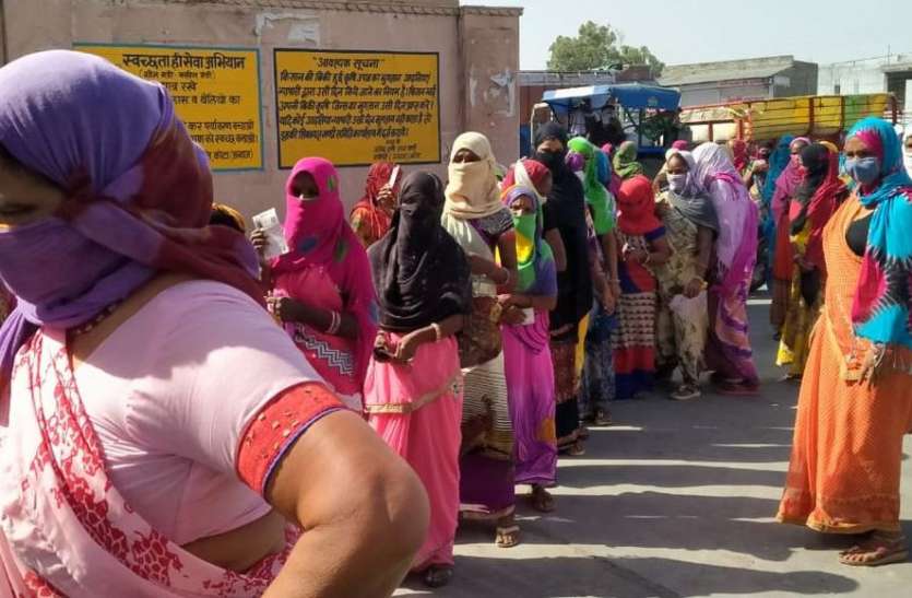 भामाशाहमंडी मंडी में सोशल डिस्टेंसिंग की उड़ाई धज्जियां