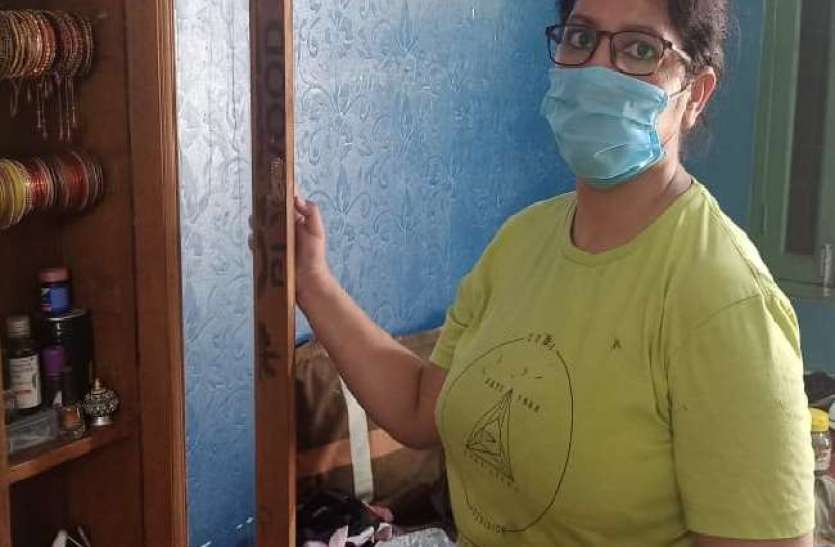 chori Coronavirus आभूषण, नकदी के साथ मास्क, सेनीटाइजर, साबुन भी ले गए चोर