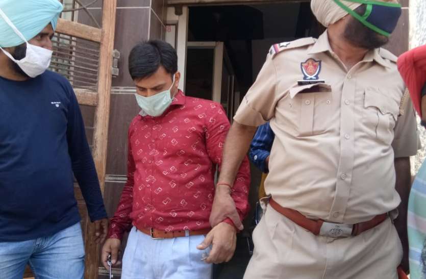 Doctor कोख में कन्याओं का हत्यारा डॉक्टर गिरफ्तार, मशीन जब्त